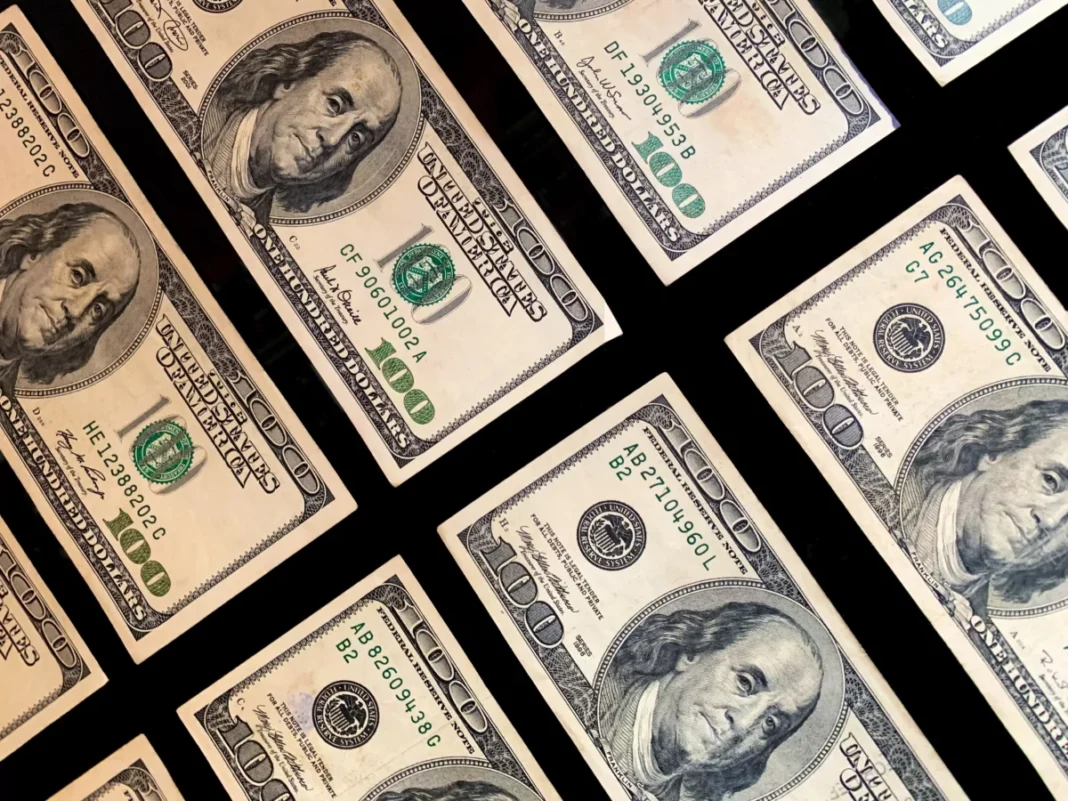 Como o dólar saltou de R$ 4,84 para R$ 6,18 em 2024, o pior ano desde a pandemia