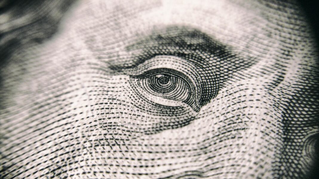 Dólar fecha estável a R$ 6,09 após disparar até R$ 6,20: o que explica movimento?